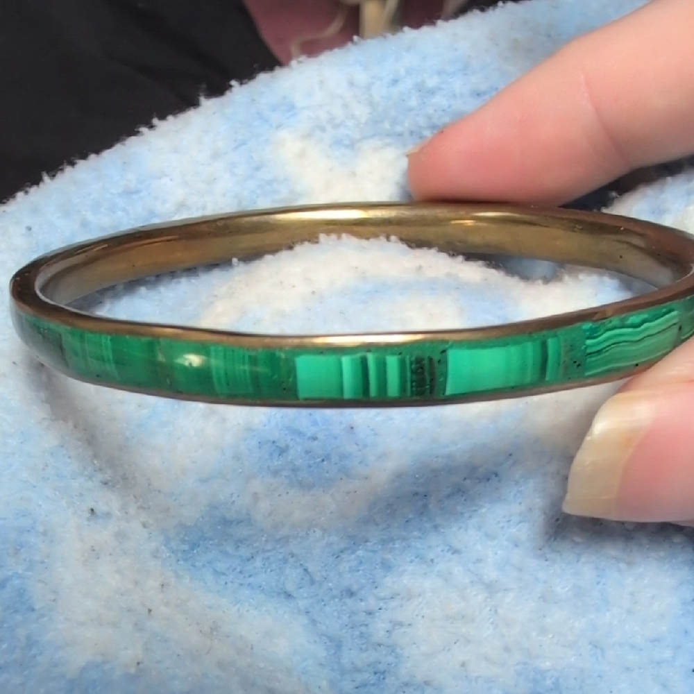 Elegant Green and Gold Bracelet